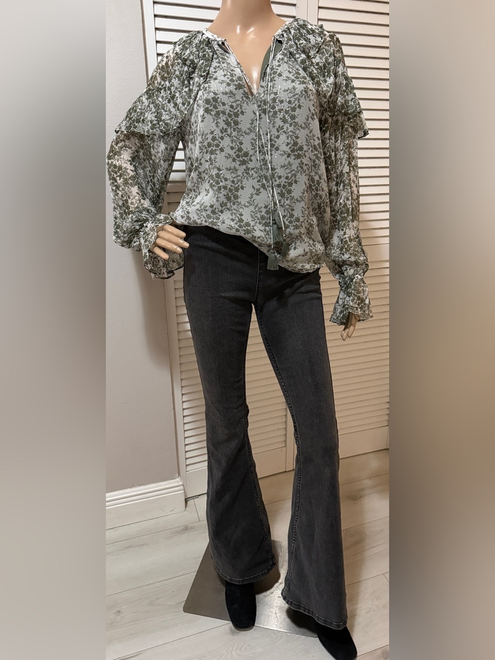 FREE PEOPLE Dark Wash Flare Jeans Size 27